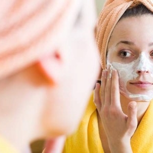 چگونه پوست خود را با ماسک های طبیعی روشن کنیم